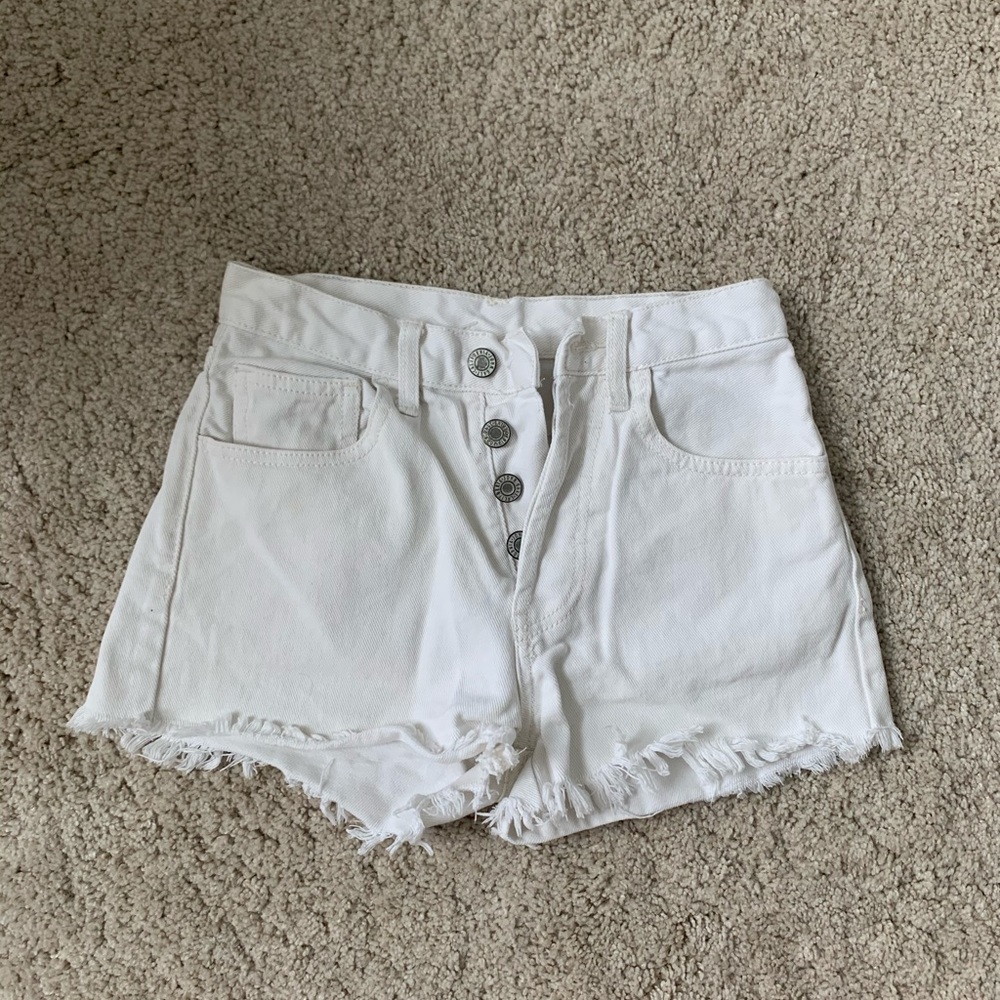 Brandy Melville White Denim Shorts!